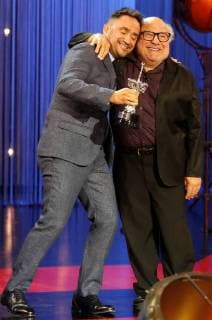 US actor and film director Danny DeVito receives the Donostia Award from the Spanish film director Juan Antonio Bayona (L) in tribute to his film career during the 66th edition of San Sebastian international Film Festival (SSIFF), in San Sebastian, Basque Country, northern Spain, 22 September 2018. The SSIFF will be held from 21 to 29 September 2018. 66th San Sebastian International Film Festival !ACHTUNG: NUR REDAKTIONELLE NUTZUNG!  Copyright: xJuanxHerrerox SSFF101 20180922-636732452378173213