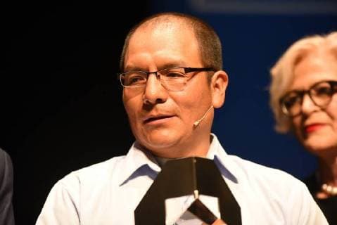 23 09 2018 xkhx Kassel Kasseler Bürgerpreis Award Ceremony Glass of Reason 2018 to the Peruvian farmer Saul Luciano Lliuya of the electricity giant RWE sued as one of the polluters to pay the cost of the prevention measures against flooding Picture shows farmer Saul Luciano Lliuya with the price