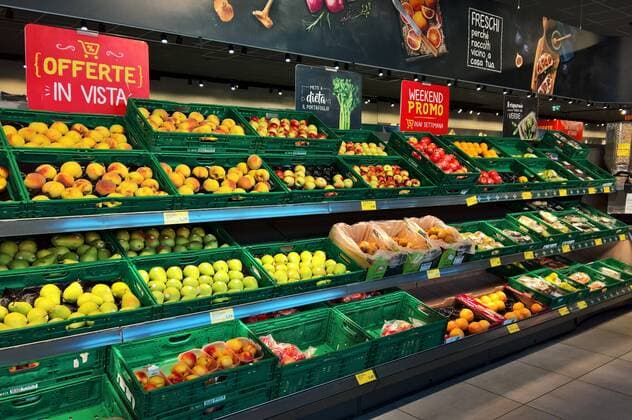 The Hofer mother Aldi Sued plans 2018 the opening of 45 supermarkets in Italy 880 people were already employed in Italy 1 500 it should be in total Ten supermarkets have al