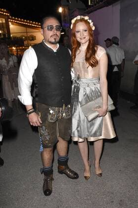 Barbara Meier mit Freund Clemens Hallmann beim Almauftrieb in Käfers Wiesn-Schänke auf dem Oktoberfest 2018. München, 23.09.2018 *** Barbara Meier with his friend Clemens Hallmann on the cattle drive in Käfers Wiesn tavern on the Oktoberfest 2018 Munich 23 09 2018 Foto:xP.xSchönbergerx xFuturexImage