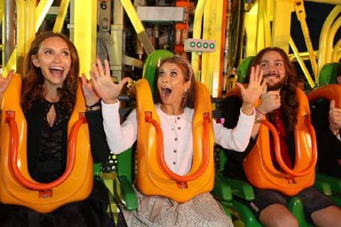 Entertainment Bilder der Woche KW39 Entertainment Bilder des Tages Cathy Hummels und Ricardo Simonetti Wies«n 2018 Fahrgeschäfte Käfer Schänke Promis auf der Wiesn 3. Tag Tracht, Dirndl Bier München 24. September 2018 *** Cathy Hummels and Ricardo Simonetti Wies 2018 Rides Beetle Schänke Celebrities at the Oktoberfest 3 day Tracht Dirndl Beer Munich 24 September 2018