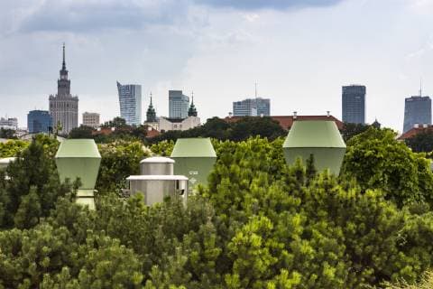 IMAGO Creative: Stadt-Dichotomien Poland, Warsaw, View from roof garden of the university library  FCF01437