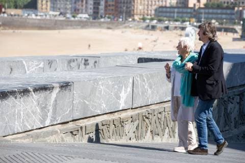 September 25, 2018 - San Sebastian, Spain - Judi Dench, Trevor Nunn attend the Red Joan photocall during the 66th San Sebastian International Film Festival on September 25, 2018 in San Sebastian, Spain. San Sebastian Spain  - ZUMAn230 20180925_zaa_n230_167 Copyright: xManuelxRomanox