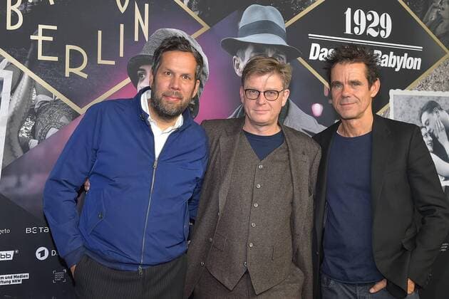All three personalities Responsible Screenplay Directed by Achim von Borries Henk Hand-picked Tom Tykwer at the Photocall Preview Babylon Berlin 1929 The year Babylon in the former silent film cinema Delphi in Berlin on 25 09 2018