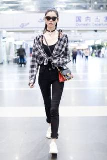 Chinese model Xi Mengyao, better known as Ming Xi, arrives at the Beijing Capital International Airport before flying to France for the Paris Fashion Week Spring Summer 2019 in Beijing, China, 26 September 2018. Ming Xi flashes stunning slim figure in trendy outfit at Beijing airport ahead of Paris Fashion Week  pbu874356_02