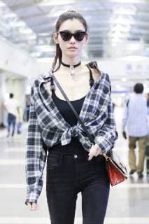 Chinese model Xi Mengyao, better known as Ming Xi, arrives at the Beijing Capital International Airport before flying to France for the Paris Fashion Week Spring Summer 2019 in Beijing, China, 26 September 2018. Ming Xi flashes stunning slim figure in trendy outfit at Beijing airport ahead of Paris Fashion Week  pbu874356_05