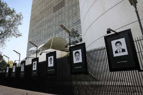 September 26 2018 EUM20180926NAC11 JPG MEXICO CITY Exposition Ayotzinapa Exposition Four years after the disappearance of 43 students in Ayotzinapa, the photographic exhibition Desaparicion Forzada Vivos took them alive, we want them in the bars of the Senate of the Rep  - ZUMAu78_ 20180926_zaf_u78_054 Copyright: xJuancarlosreyesgx