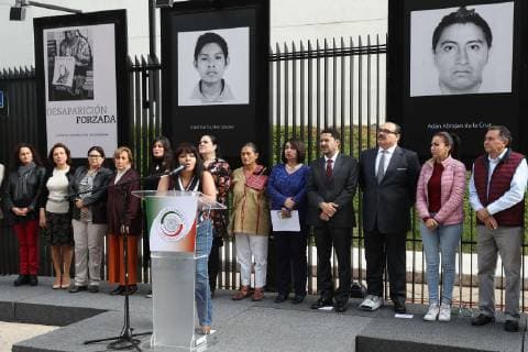 September 26 2018 EUM20180926NAC15 JPG MEXICO CITY Exposition Ayotzinapa Exposition Four years after the disappearance of 43 students in Ayotzinapa, the photo exhibition Forced Disappearance Vivos took them alive, we want them in the bars of the Senate of the Republic i  - ZUMAu78_ 20180926_zaf_u78_055 Copyright: xJuancarlosreyesgx