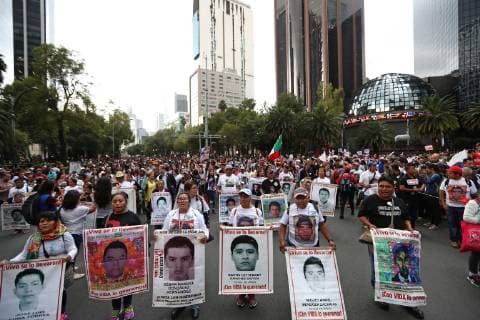 September 26 2018 EUM20180926NAC23 JPG CITY OF MEXICO Student Normalistas Ayotzinapa September 26, 2018 Student activists and social organizations marched this Wednesday from the Angel of Independence to the capitals Zocalo four years after the disappearance of the 43 students of the Escuela Normal Rural Raul Isidro Burgos of Ayotzinapa Guer  - ZUMAu78_ 20180926_zaf_u78_079 Copyright: xValentexRosasx