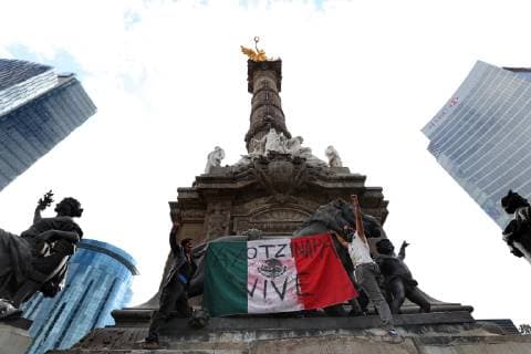 September 26 2018 EUM20180926NAC22 JPG CITY OF MEXICO Student Normalistas Ayotzinapa September 26, 2018 Student activists and social organizations marched this Wednesday from the Angel of Independence to the capital Zocalo four years after the disappearance of the 43 students of the Rural Normal School Raul Isidro Burgos of Ayotzinapa Guerre  - ZUMAu78_ 20180926_zaf_u78_080 Copyright: xValentexRosasx