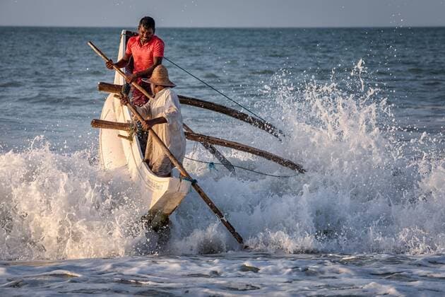 Fishermen break the waves at Kahandamodara beach. Sri Lanka. Asia Copyright: imageBROKER/KimxPetersen iblkip04748018.jpg