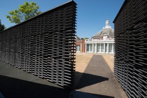 Architektur von SANAA The 2018 Pavilion at the Serpentine Gallery, designed by Frida Escobedo, London, W2, England, United Kingdom, Europe Copyright: EthelxDavies 685-2693 Editorial Use Only