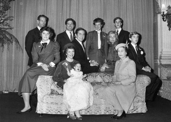 Kongelig graesk barnedaab af prinsesse Theodora datter af Dronning Anne-Marie og kong Konstantin, her i familiefoto sammen med engelske dronning Elisabeth og dronning Margrethe. alu flatbed, London London England  Copyright: JoergenxJessenx spdk20120430-093604-6