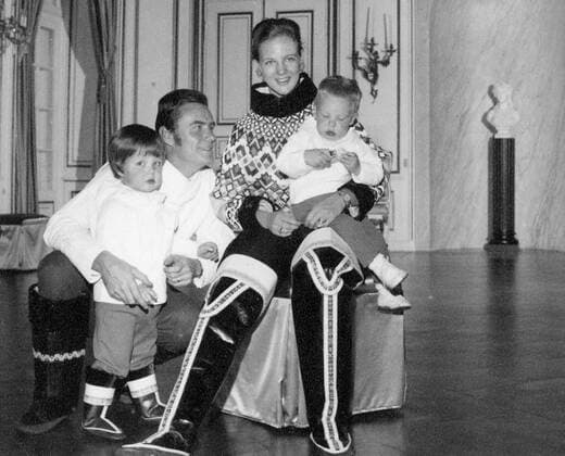 Tronfoelger Prinsesse Margrethe, Prins Henrik og boernene Prins Joachim og Prins Frederik i deres groenlandske nationaldragter.; The Heir Apparent Princess Margrethe and Prince Henrik with sons Prince Joachim and Prince Frederik in their Greenlandic national costumes.; alu Flatbed, Copenhagen Hovedstaden Denmark  Copyright: Elfelt-Royalx spdk20101007-184856-5