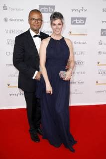 Nikolaus Okonkwo with wife Cheryl Shepard at the 24th Golden Henne 2018 in the Leipziger Messe Leipzig 28 09 2018 Foto:xS.xGabschx xFuturexImage