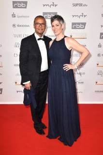 Cheryl Shepard and her husband Nikolaus Okonkwo at the award ceremony The Goldene Henne on 28 09 2018 in Leipzig The Goldene Henne 2018 award ceremony in Leipzig
