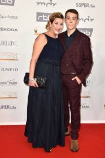 Alexa Maria Surholt and her son Arthur at the award ceremony The Goldene Henne on 28 09 2018 in Leipzig The Goldene Henne 2018 award ceremony in Leipzig