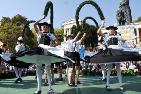 Costume Dance Chiemgau Youth Group Muenchen Muenchen 30 09 18 Theresienwise Oktoberfest Meadows Kapellen Stand concert under Bavaria Oktoberfest