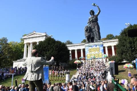 Manuel Pretzl Wiesen City Council Muenchen 30 09 18 Theresienwise Oktoberfest Meadows Chapels Stand concert under Bavaria Oktoberfest