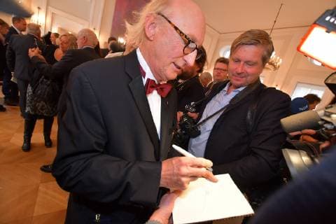 Otto Waalkes gives autographs at the awarding of the Order of Merit for Special Achievements to the Day of German Unity at Bellevue Palace in Berlin on 02 10 2018