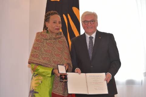 Jocelyn Bernadette Smith Federal President Frank Walter Steinmeier at the awarding of the Order of Merit for Special Achievements for the Day of German Unity at Schloss Bellevue in Berlin on 02 10 2018