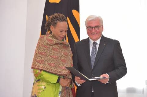 Jocelyn Bernadette Smith Federal President Frank Walter Steinmeier at the awarding of the Order of Merit for Special Achievements for the Day of German Unity at Schloss Bellevue in Berlin on 02 10 2018