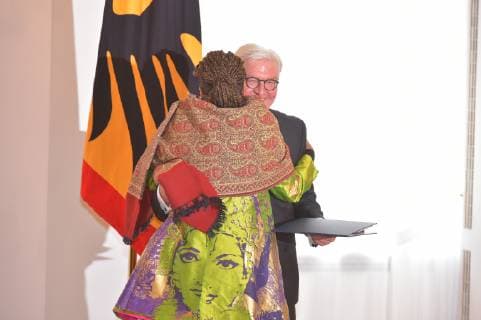 Jocelyn Bernadette Smith Federal President Frank Walter Steinmeier at the awarding of the Order of Merit for Special Achievements for the Day of German Unity at Schloss Bellevue in Berlin on 02 10 2018