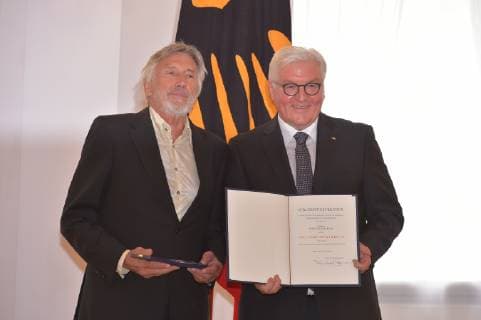 Christian Brueckner Voice of Robert de Niro Federal President Frank Walter Steinmeier at the awarding of the Order of Merit for Special Achievements for the Day of German Unity at Schloss Bellevue in Berlin on 02 10 2018