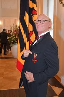 Otto Waalkes with medal at the awarding of the Order of Merit for Special Achievements for the Day of German Unity at the Bellevue Palace in Berlin on 02 10 2018