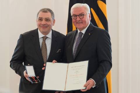 Berlin GER Berlin Award ceremony Culture unites at Schloss Bellevue Berlin v l Christian Bau Chef Frank Walter Steinmeier Federal President of the Order of Merit Order of Merit of the Federal Republic of Germany 02 10 2018 Copyright: xUwexKoch xEibner-Pressefotox EP_ukh