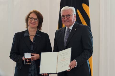 Berlin GER Berlin Award ceremony Culture unites at Schloss Bellevue in Berlin v l Larissa Bender Translator Frank Walter Steinmeier Order of the Order of Merit of the Federal Republic of Germany 02 10 2018 Copyright: xUwexKoch xEibner-Pressefotox EP_ukh