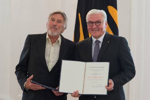 Berlin GER Berlin Award ceremony Culture unites at Schloss Bellevue Berlin v l Christian Brueckner Voice of Synchronism Speaker Robert de Niro Frank Walter Steinmeier Order of Merit Order of Merit of the Federal Republic of Germany 02 10 2018 Copyright: xUwexKoch xEibner-Pressefotox EP_ukh