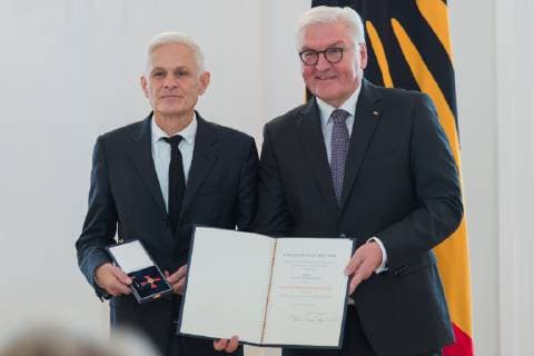 Berlin GER Berlin Award ceremony Culture unites at Schloss Bellevue Berlin Dr. Dr Rainald Goetz Writer Frank Walter Steinmeier Order of Merit Order of Merit of the Federal Republic of Germany 02 10 2018 Copyright: xUwexKoch xEibner-Pressefotox EP_ukh