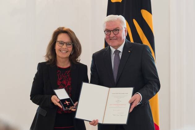 Berlin GER Berlin Award ceremony Culture unites at Schloss Bellevue Berlin v l Caroline Link Frank Walter Steinmeier Award of the Order of Merit of the Federal Republic of Germany 02 10 2018 Copyright: xUwexKoch xEibner-Pressefotox EP_ukh