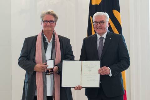 Berlin GER Berlin Award ceremony Culture unites at Schloss Bellevue Berlin v Heike Preiss Frank Walter Steinmeier Award of the Order of Merit of the Federal Republic of Germany 02 10 2018 Copyright: xUwexKoch xEibner-Pressefotox EP_ukh
