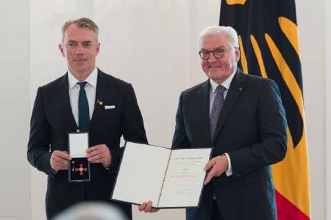 Berlin GER Berlin Award ceremony Culture unites at Schloss Bellevue Berlin v Neo Rauch Frank Walter Steinmeier Order of Merit Order of Merit of the Federal Republic of Germany 02 10 2018 Copyright: xUwexKoch xEibner-Pressefotox EP_ukh
