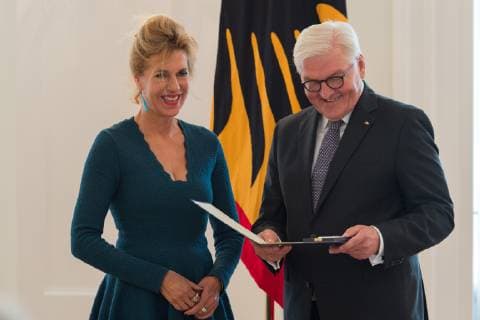 Prof. Dr. Barbara Vinken Frank Walter Steinmeier Order of the Order of Merit of the Federal Republic of Germany 02 10 2018 Copyright: xUwexKoch xEibner-Pressefotox EP_ukh