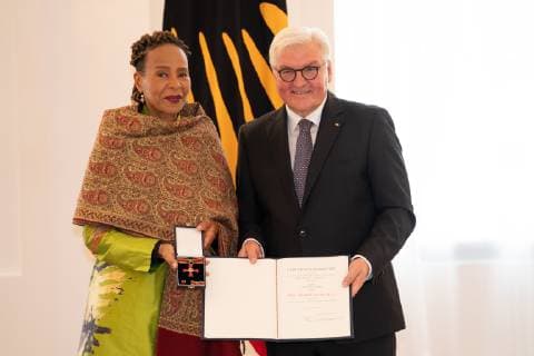 Jocelyn B Smith Frank Walter Steinmeier Federal Cross of Merit awarded by Federal President Frank Walter Steinmeier to a total of 29 personalities at Schloss Bellevue Order of Merit of the Federal Republic of Germany Berlin Berlin Germany Schloss Bellevue
