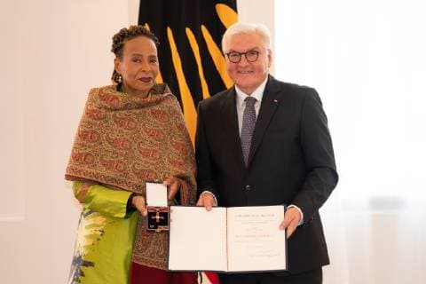 Jocelyn B Smith Frank Walter Steinmeier Federal Cross of Merit awarded by Federal President Frank Walter Steinmeier to a total of 29 personalities at Schloss Bellevue Order of Merit of the Federal Republic of Germany Berlin Berlin Germany Schloss Bellevue