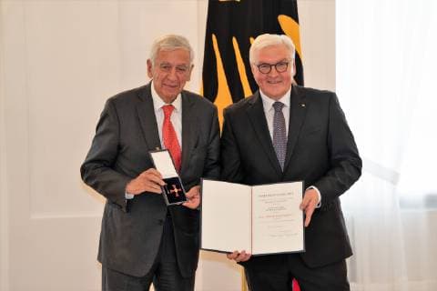 Prof Dr Michael Naumann Minister of State for Culture d D Federal Cross of Merit awarded by the Federal President Frank Walter Steinmeier to a total of 29 personalities in the Bellevue Palace Order of Merit of the Federal Republic of Germany Berlin Berlin Germany Schloss Bellevue