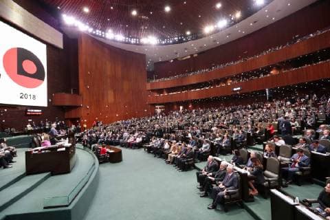 October 2 2018 EUM20181002NAC03 JPG CITY OF MEXICO Anniversary Anniversary Movement 68 Aspects of the solemn session in the Chamber of Deputies where on the morning of this Tuesday, October 2, 2018 the inscription was unveiled with golden letters To the student movement of 1968 in the Wall of the Honor of this legislative enclosure within the framework of the 50th anniversary of this event Photo Agencia  - ZUMAu78_ 20181002_zaf_u78_010 Copyright: xLucoÂAxGodinezx