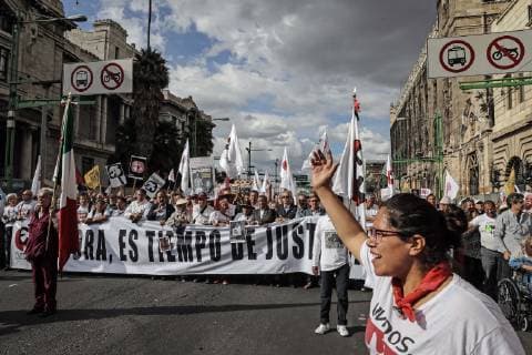October 2 2018 EUM20181002NAC42 JPG CITY OF MEXICO Anniversary Anniversary Movement 68 October 2, 2018 Protesters march on Tuesday afternoon to the capital Zocalo in commemoration for the 50 years of the student massacre in the Plaza de las Tres Culturas in Tlatelolco Photo Agencia EL UNIVERSAL Juan Carlos Reyes RCC  - ZUMAu78_ 20181002_zaf_u78_050 Copyright: xJuanxCarlosxReyesxGarciax