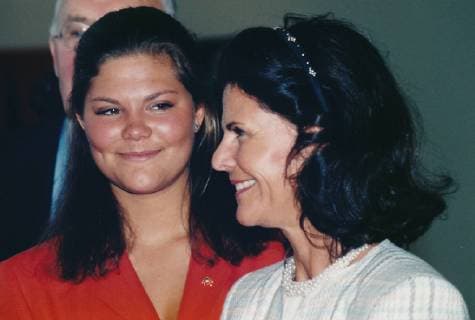 Silvia Renate Sommerlath Queen of Sweden and Crown Princess Victoria on 1 08 1995 Date of reception estimated in Bonn Silvia Renate Sommerlath Queen of Sweden and Crown Princess Victoria on 1 08 1995 estimated date of recording in Bonn