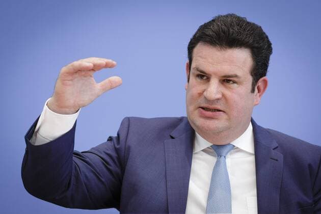 Federal Labor Minister Hubertus Heil SPD recorded during a press conference on the cornerstones of the Fachkräfte Zuwanderungsgesetz in the Federal Press Conference in Berlin 02 10 2018 Berlin Germany Copyright: xJaninexSchmitz photothek.netx