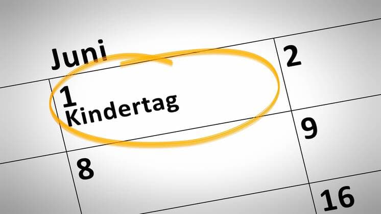 markierter Tag auf einem Kalender, 1. Juni, Kindertag, Internationaler Kindertag, Deutschland calendar detail shows childrens day first of june in german language, Germany BLWS499055 Copyright: xblickwinkel McPHOTO M.xGannx