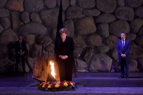 News Themen der Woche KW 40 Jerusalem, Merkel besucht Yad Vashem German Chancellor Angela Merkel pauses after laying a wreath in the Hall of Remembrance in the Yad Vashem Holocaust Museum in Jerusalem, October 4, 2018. POOL -  JER2018100412 DEBBIExHILL