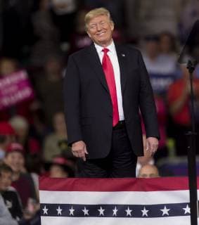 News Themen der Woche KW 40 News Bilder des Tages October 06, 2018 - Topeka, Kansas, U.S. - DONALD TRUMP holds a Make America Great Again rally at the Kansas Expocentre. Topeka U.S. - ZUMAce6_ 20181006_zaf_ce6_026 Copyright: xBrianxCahnx