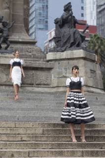Models present creations by Mexican designer Benito Santos during during the start of Mercedes-Benz Fashion Week Mexico City, on the steps of the Angel of Independence, in Mexico City, Mexico, 07 October 2018. Mercedes-Benz Fashion Week Mexico City !ACHTUNG: NUR REDAKTIONELLE NUTZUNG! Copyright: xSashenkaxGutierrezx CMX01 20181007-636745378618278362