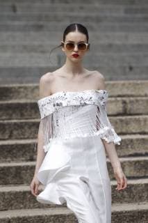 Models present creations by Mexican designer Benito Santos during during the start of Mercedes-Benz Fashion Week Mexico City, on the steps of the Angel of Independence, in Mexico City, Mexico, 07 October 2018. Mercedes-Benz Fashion Week Mexico City !ACHTUNG: NUR REDAKTIONELLE NUTZUNG! Copyright: xSashenkaxGutierrezx CMX01 20181007-636745378639059885