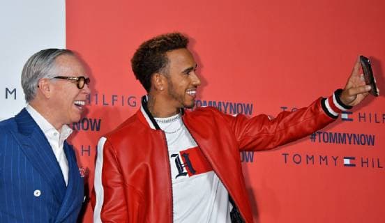 Entertainment Bilder der Woche KW41 Entertainment Bilder des Tages Fashion designer Tommy Hilfiger(L) and racing driver Lewis Hamilton attend the event Tommy Hilfiger Presents Tokyo Icons in Tokyo, Japan on October 8, 2018.  TKP2018100802 KEIZOxMORI